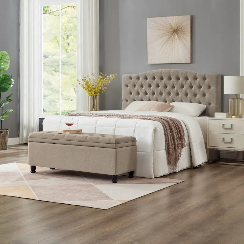 Banc de rangement capitonné en tissu de lin avec pieds fuselés en bois