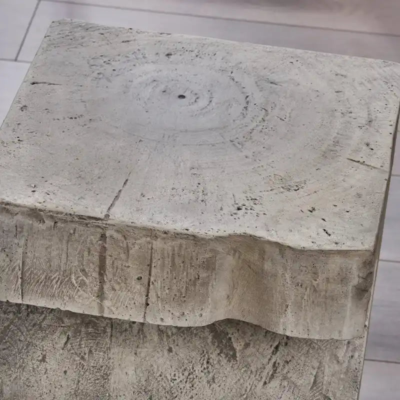 Table d'appoint en béton gris clair moderne au design sculptural