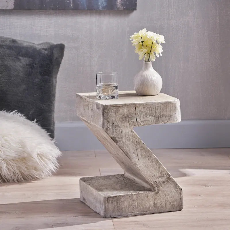 Table d'appoint en béton gris clair moderne au design sculptural