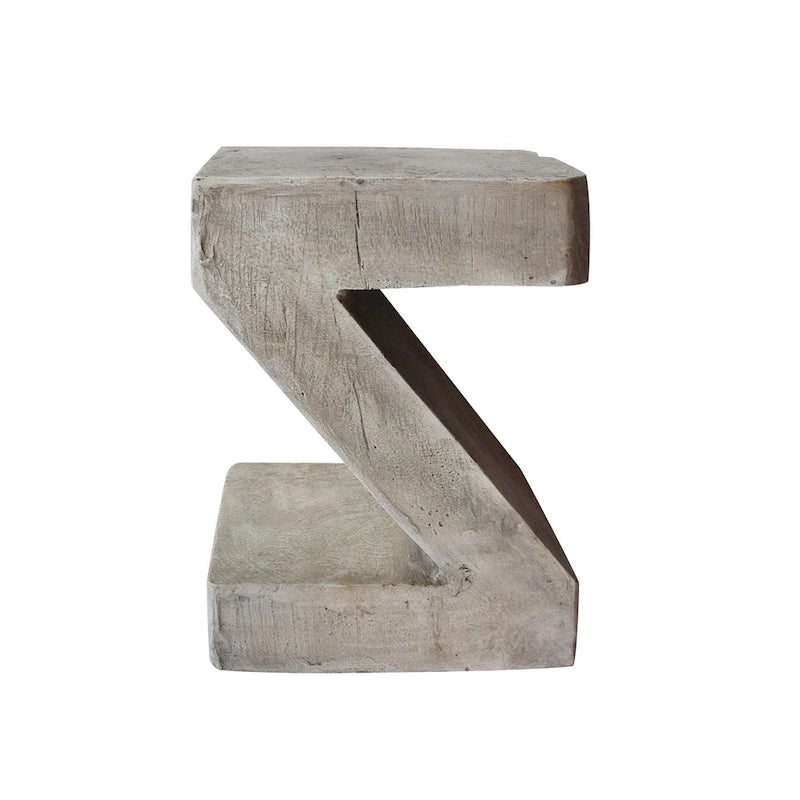 Table d'appoint en béton gris clair moderne au design sculptural