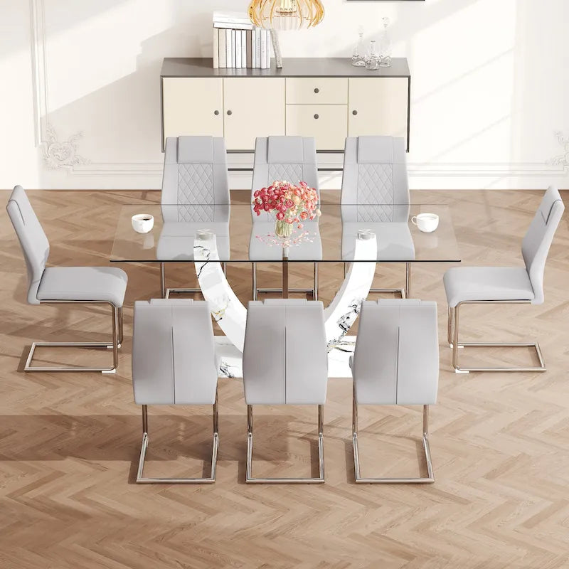 Ensemble de salle à manger moderne avec table en verre trempé, piètement en U à motif marbre et chaises rembourrées en similicuir.