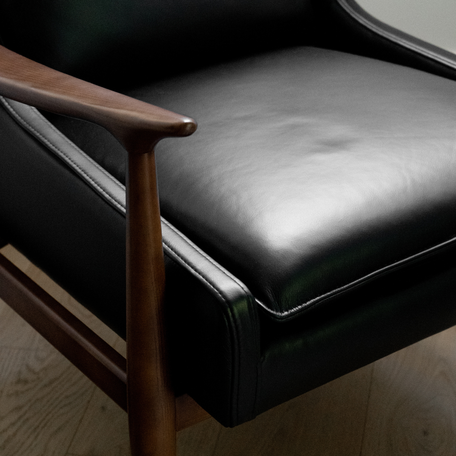Mid-Century Leather Lounge Chair