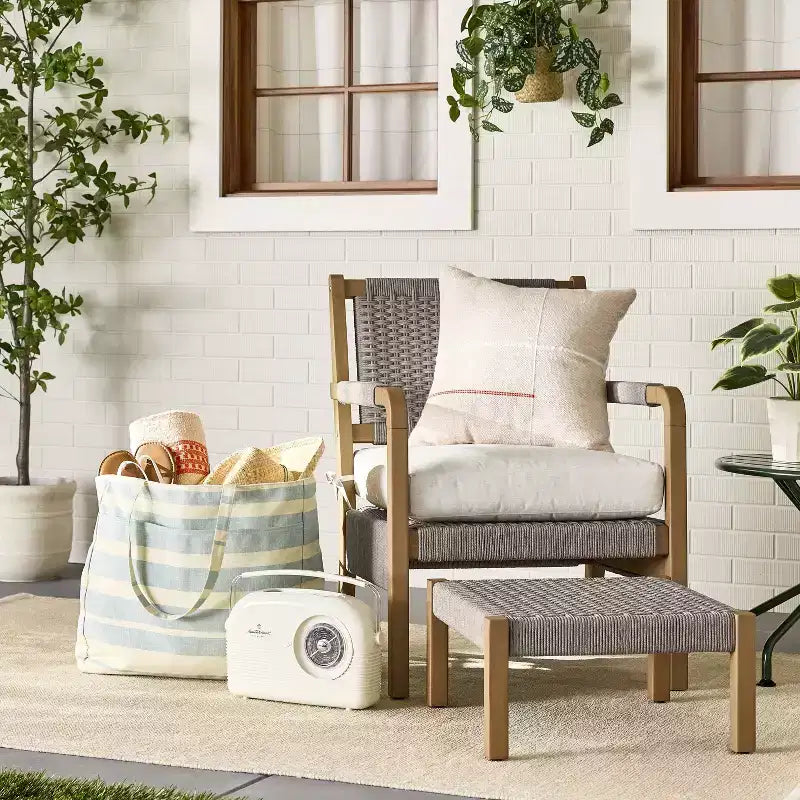 Chaise de patio et ottoman en bois et corde - Hearth & Hand™ avec Magnolia : Résistante aux intempéries, style maison de campagne