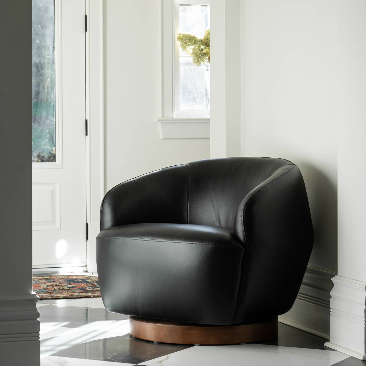 Classic Leather Lounge Chair with Swivel, Round