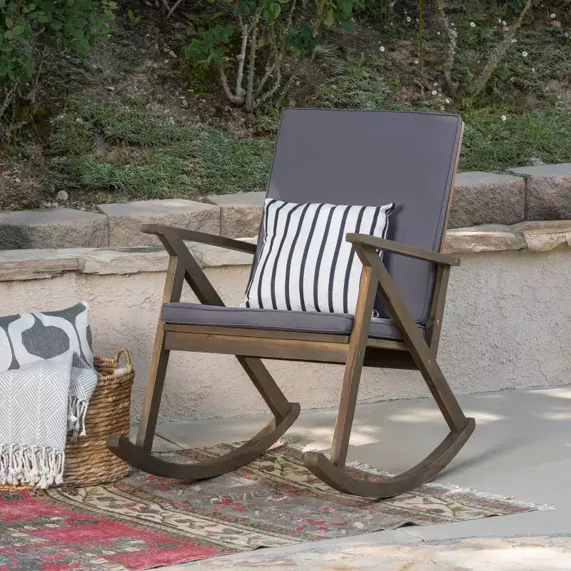 Fauteuil à bascule de terrasse en bois d'acacia Gus - Christopher Knight Home