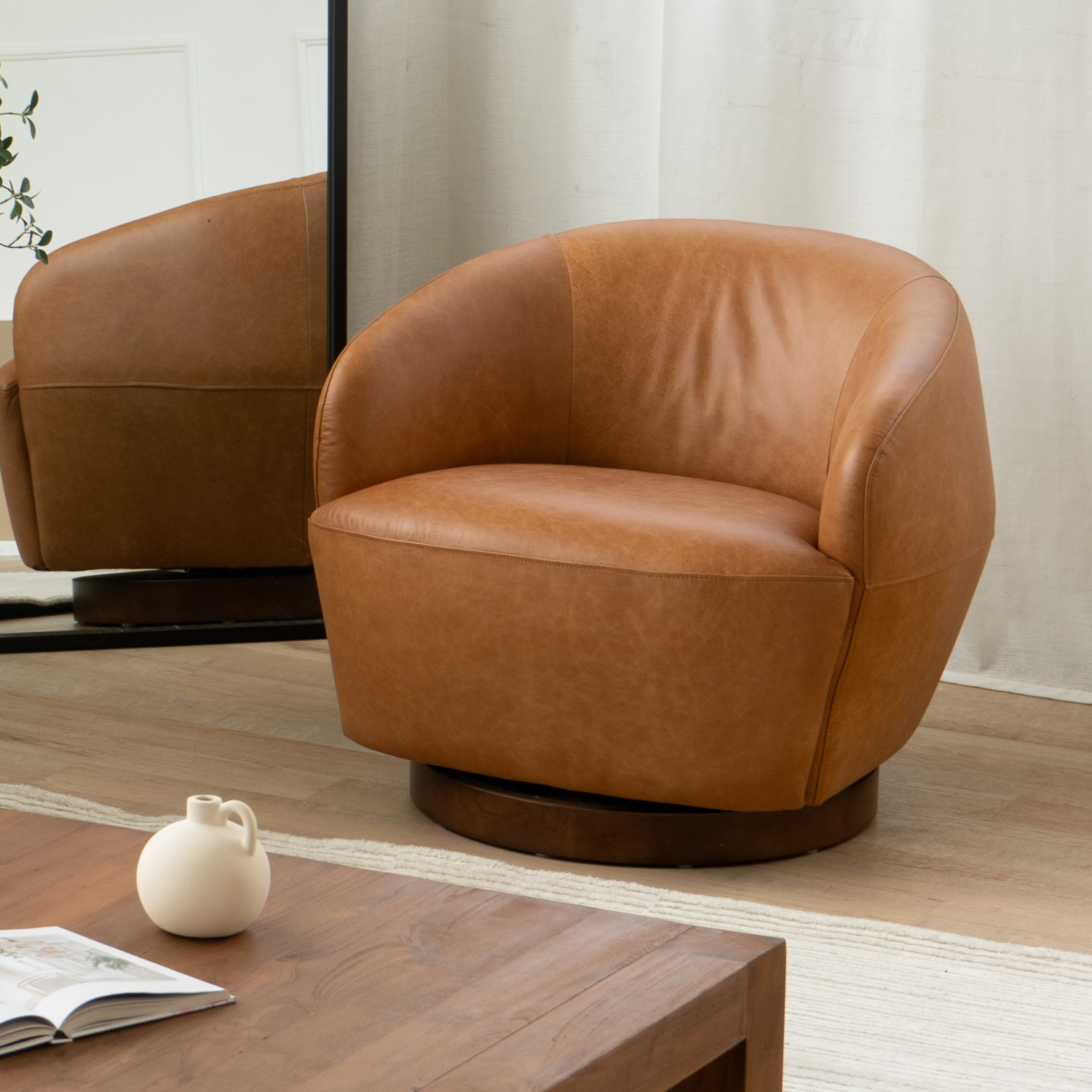 Classic Leather Lounge Chair with Swivel, Round | Distressed Finish