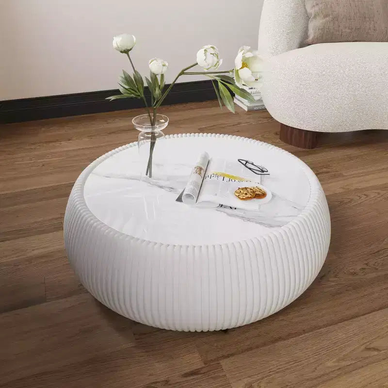 Table basse ronde moderne Okak avec plateau en marbre et côté en cuir, table d'appoint à la mode pour salon, chambre à coucher
