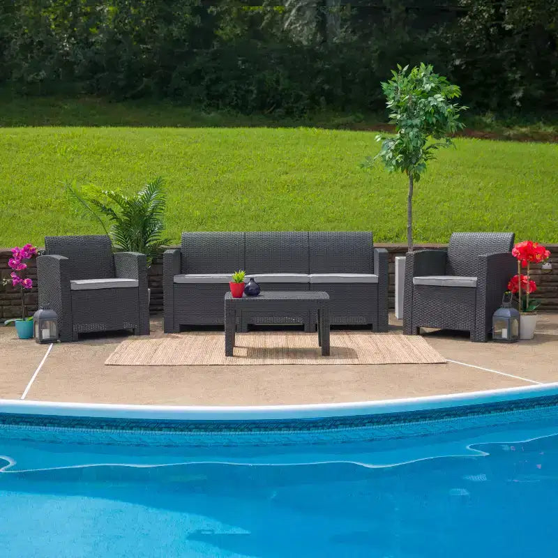 Chaise en rotin synthétique Flash Furniture avec coussin tout temps