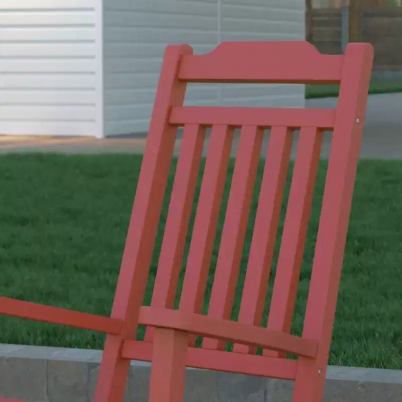 Fauteuil à bascule Emma et Oliver tout temps en faux bois - Meubles de patio et de jardin