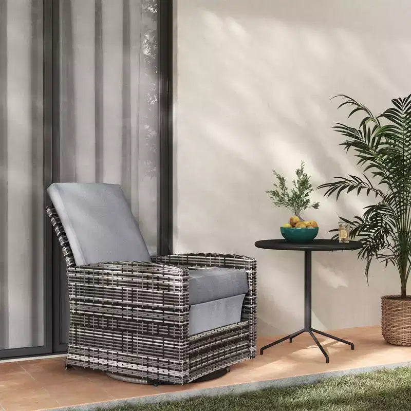 Fauteuil inclinable en rotin synthétique Outsunny avec pivotement à 360°, coussin moelleux, chaise longue pour patio, jardin, cour arrière