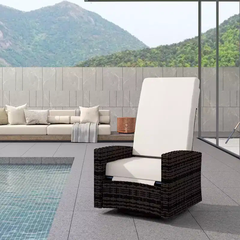 Fauteuil inclinable en rotin synthétique Outsunny avec pivotement à 360°, coussin moelleux, chaise longue pour patio, jardin, cour arrière