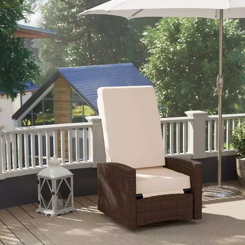 Fauteuil inclinable en rotin synthétique Outsunny avec pivotement à 360°, coussin moelleux, chaise longue pour patio, jardin, cour arrière