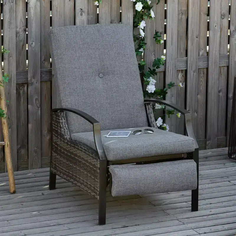 Chaise longue inclinable Outsunny en rotin tressé à la main, tout temps, pour patio, extérieur, jardin, bord de piscine