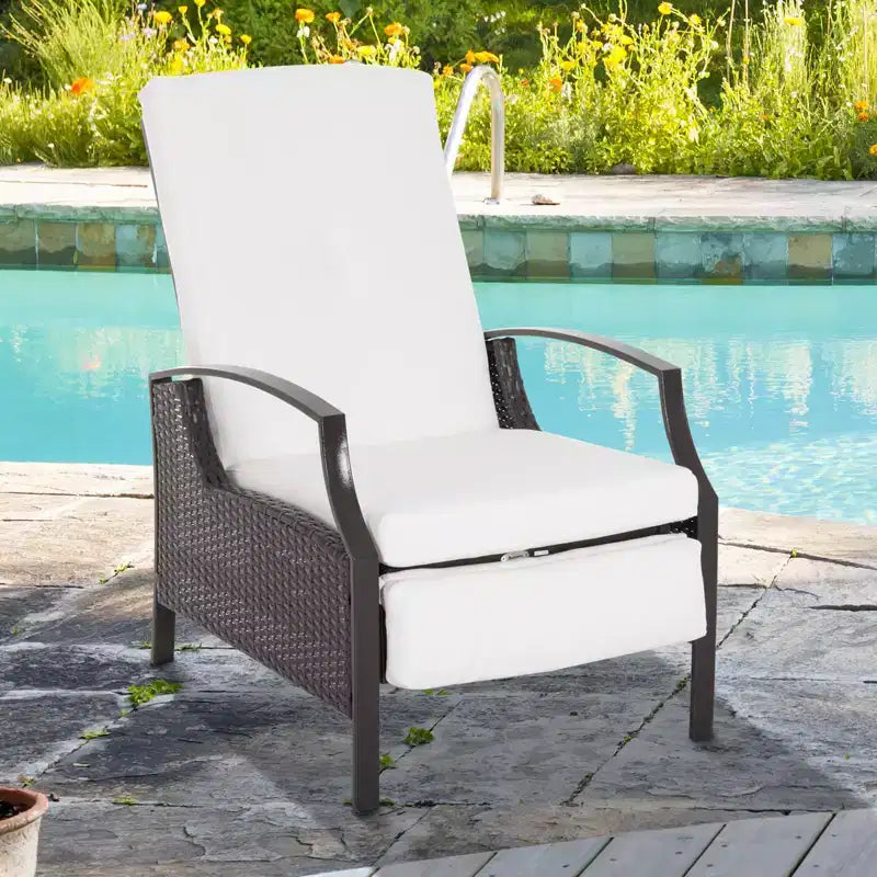 Chaise longue inclinable Outsunny en rotin tressé à la main, tout temps, pour patio, extérieur, jardin, bord de piscine