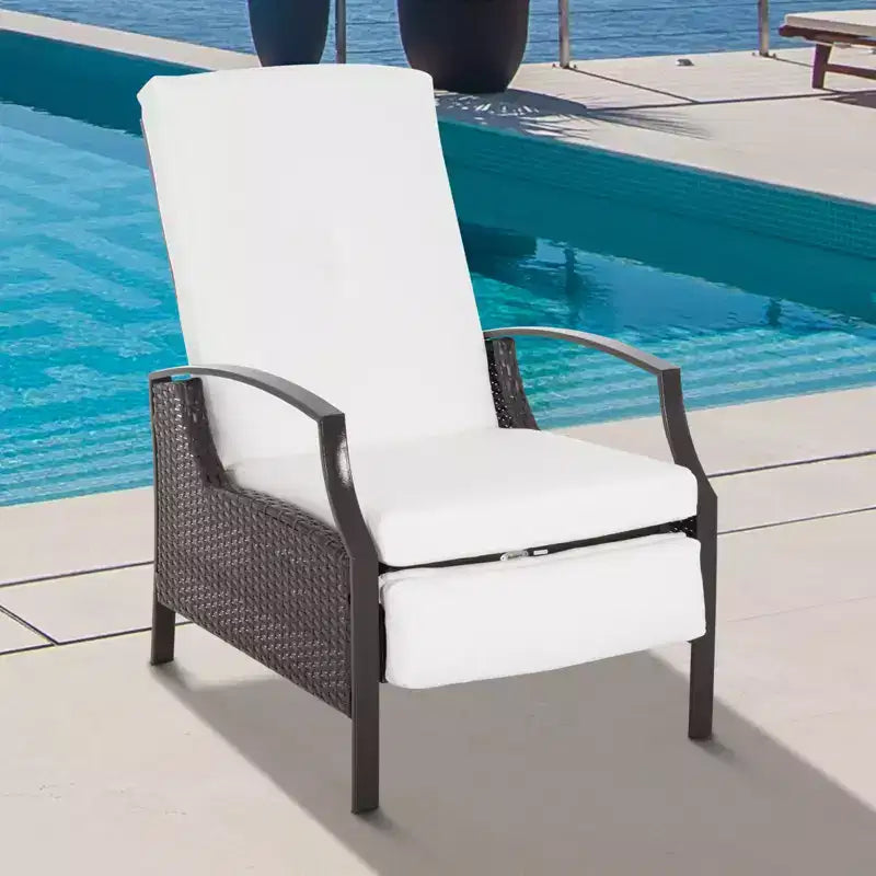 Chaise longue inclinable Outsunny en rotin tressé à la main, tout temps, pour patio, extérieur, jardin, bord de piscine