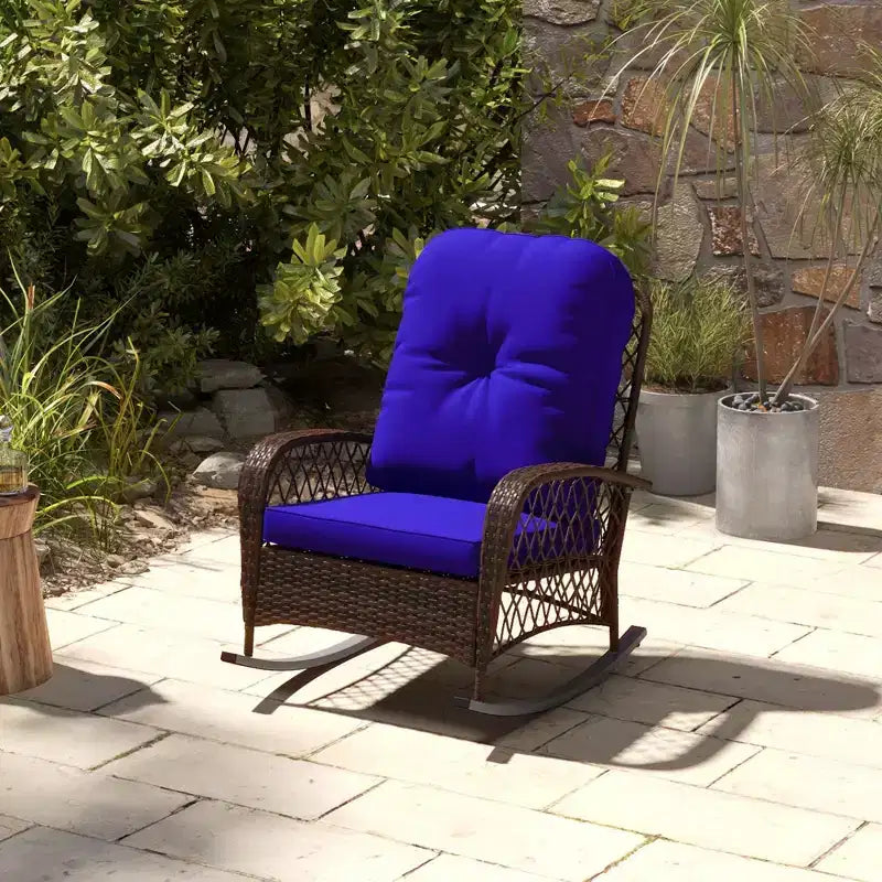 Fauteuil à bascule d'extérieur en osier Outsunny, fauteuil à bascule inclinable en rotin PE pour terrasse avec coussin moelleux, pour jardin, cour arrière, porche