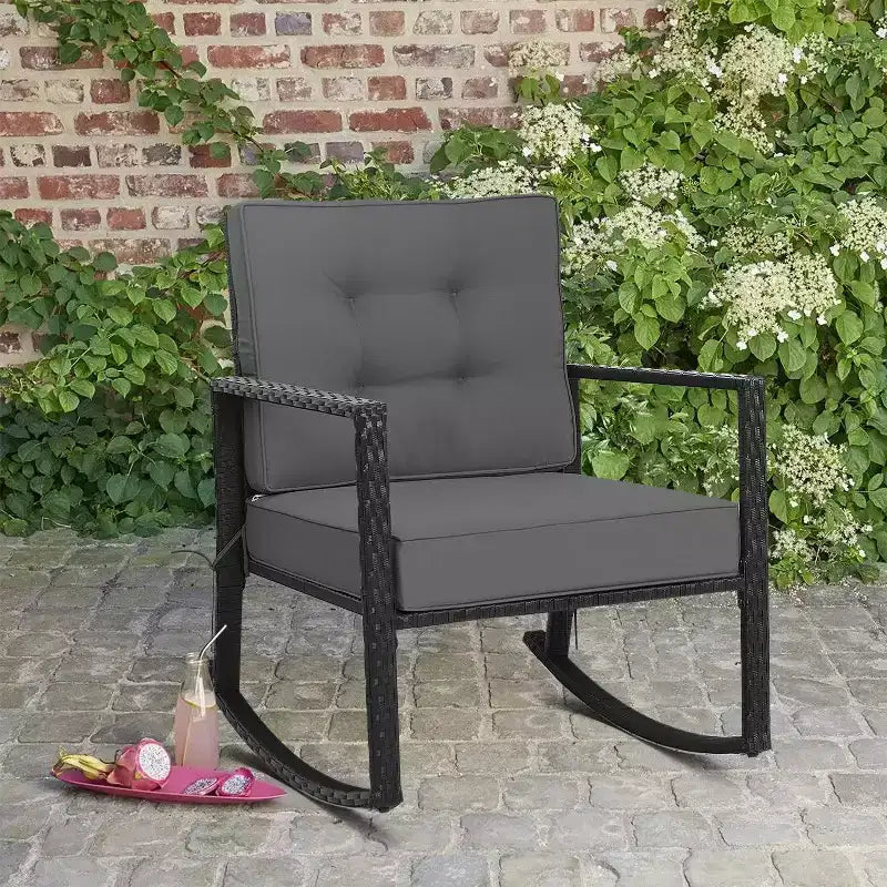 Fauteuil à bascule d'extérieur en rotin avec coussin - WELLFOR