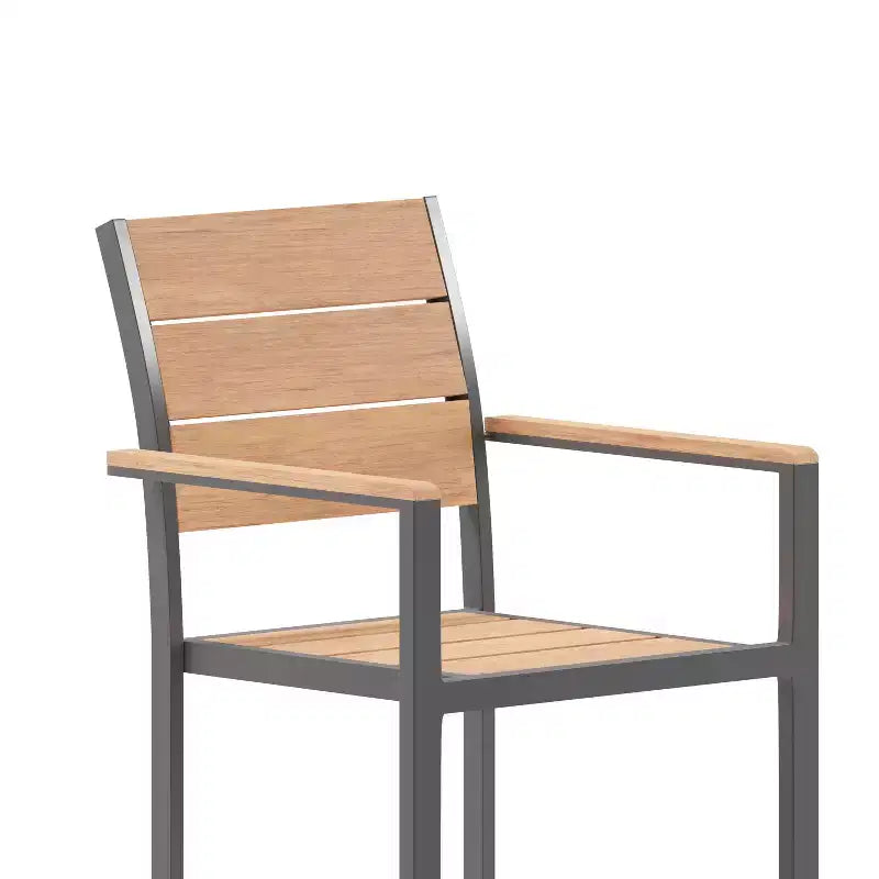 Chaise de patio commerciale Flash Furniture Finch avec accoudoirs, chaise d'appoint empilable avec lattes en faux teck et cadre en métal