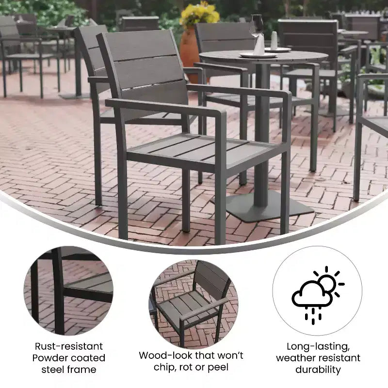 Chaise de patio commerciale Flash Furniture Finch avec accoudoirs, chaise d'appoint empilable avec lattes en faux teck et cadre en métal