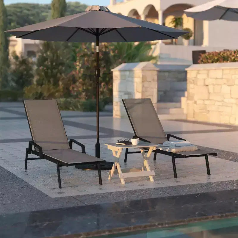 Flash Furniture Brazos, chaise longue réglable avec accoudoirs, transat d'extérieur toutes saisons à cinq positions