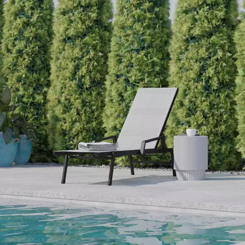 Flash Furniture Brazos, chaise longue réglable avec accoudoirs, transat d'extérieur toutes saisons à cinq positions