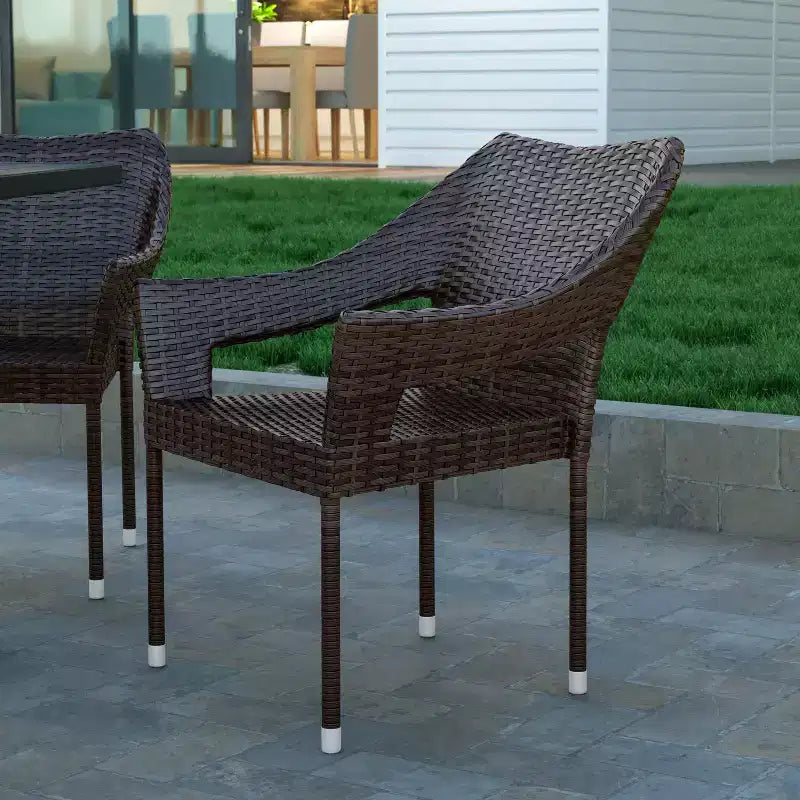 Chaise de salle à manger empilable Emma et Oliver pour l'intérieur et l'extérieur, avec structure en acier et rotin PE résistant aux intempéries