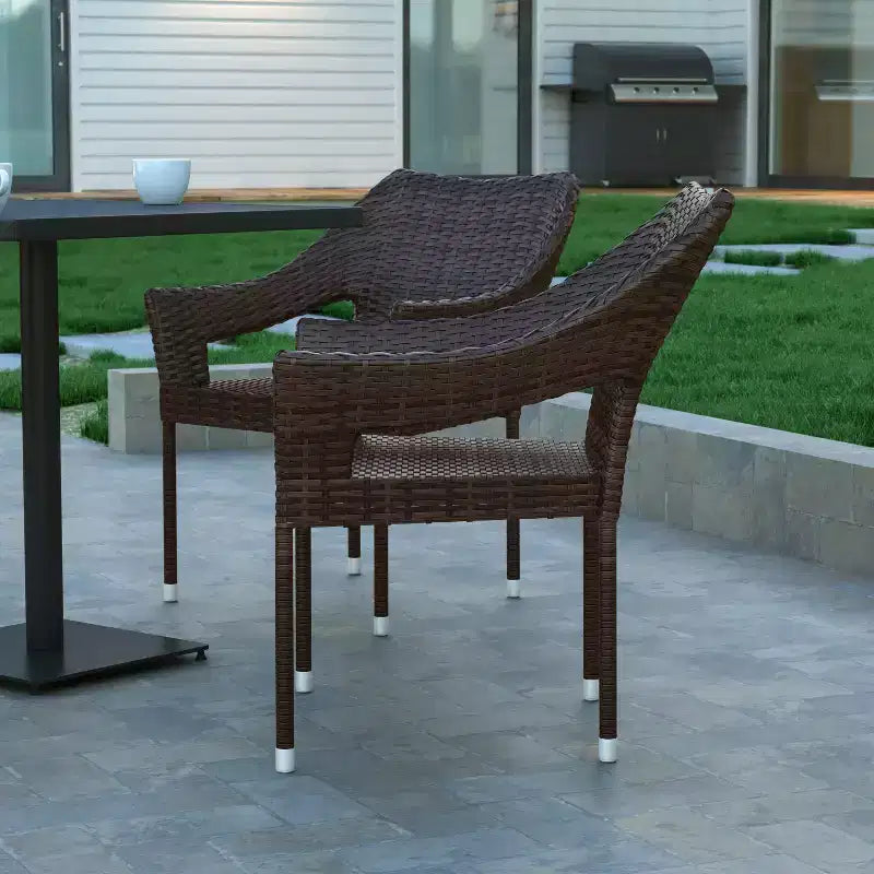 Chaise de salle à manger empilable Emma et Oliver pour l'intérieur et l'extérieur, avec structure en acier et rotin PE résistant aux intempéries