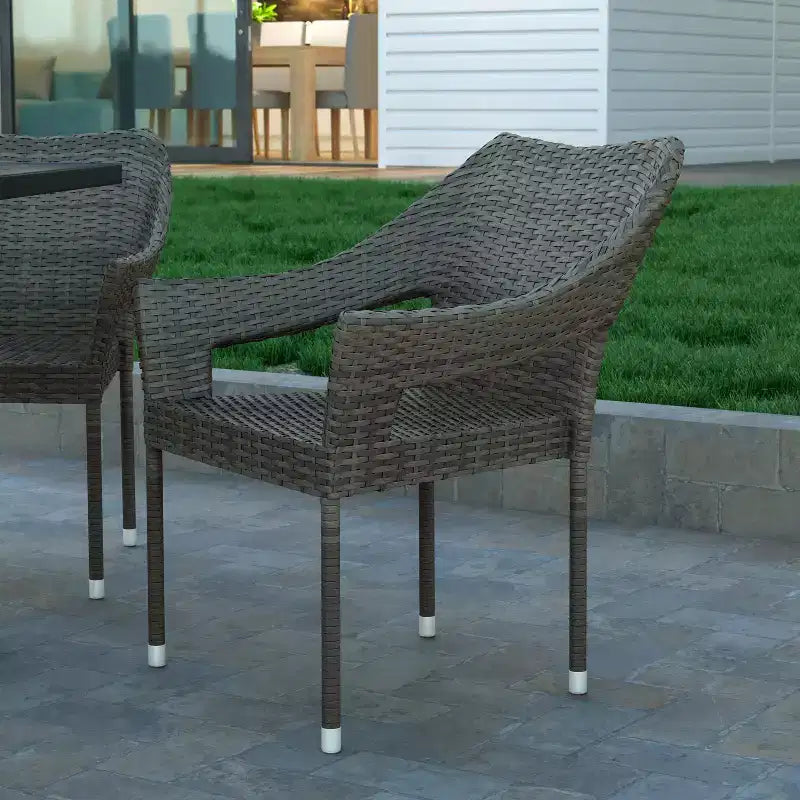 Chaise de salle à manger empilable Emma et Oliver pour l'intérieur et l'extérieur, avec structure en acier et rotin PE résistant aux intempéries