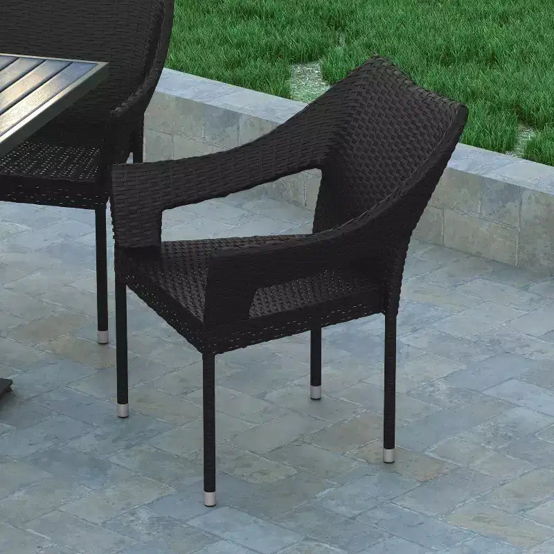 Chaise de salle à manger empilable Emma et Oliver pour l'intérieur et l'extérieur, avec structure en acier et rotin PE résistant aux intempéries