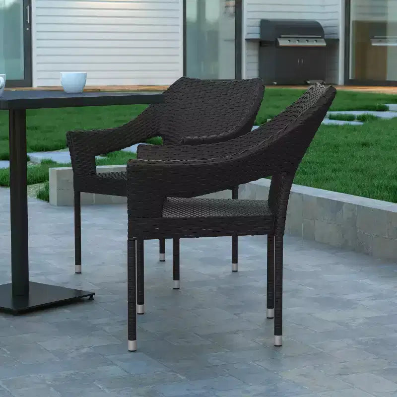 Chaise de salle à manger empilable Emma et Oliver pour l'intérieur et l'extérieur, avec structure en acier et rotin PE résistant aux intempéries