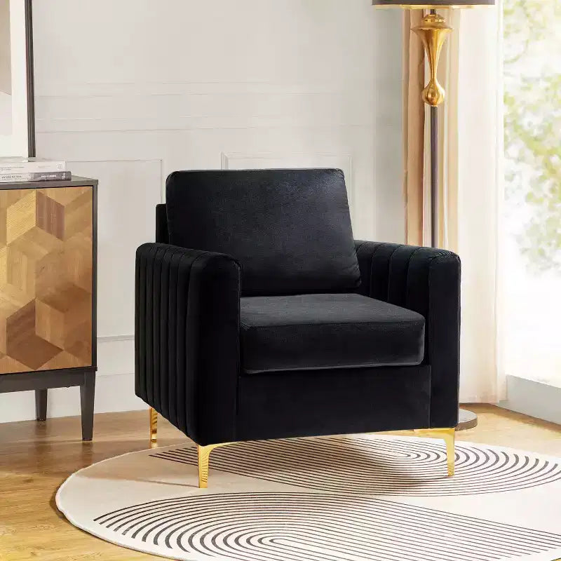 Fauteuil club capitonné contemporain en bois Iapygia avec pieds en métal pour chambre et salon | ART OF LIVING DESIGNS