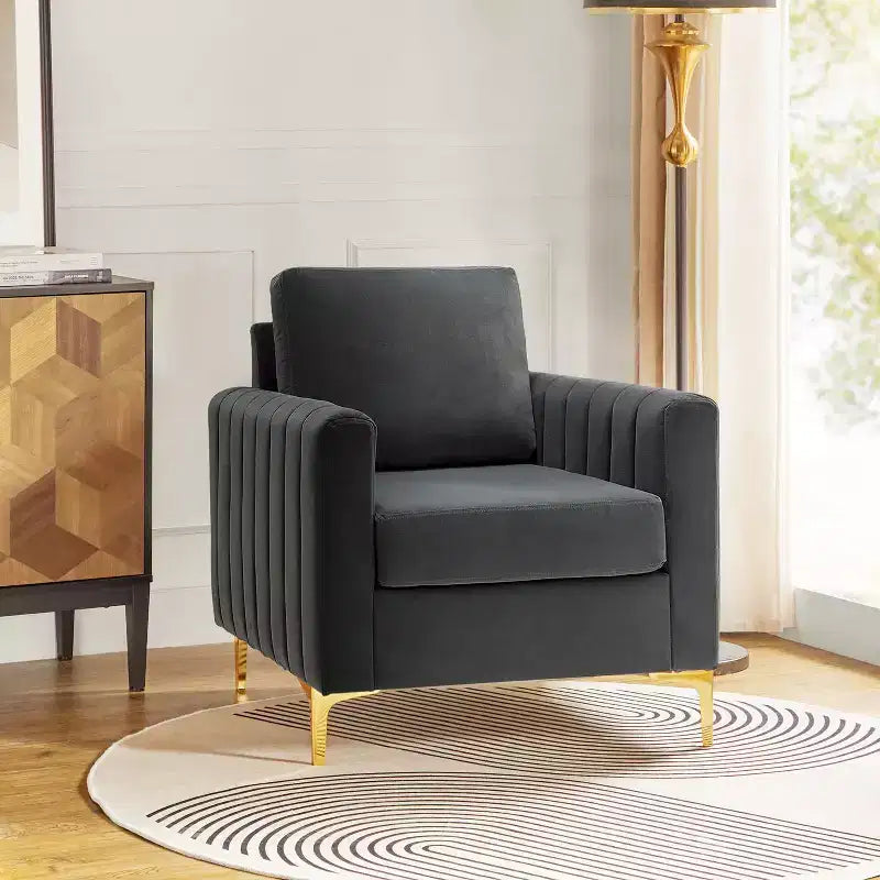 Fauteuil club capitonné contemporain en bois Iapygia avec pieds en métal pour chambre et salon | ART OF LIVING DESIGNS