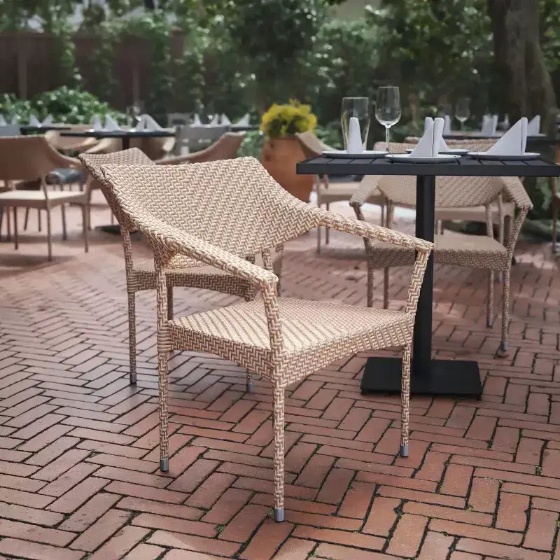 Chaise de patio empilable de qualité commerciale Flash Furniture Jace, chaise de salle à manger de patio en rotin PE tout temps