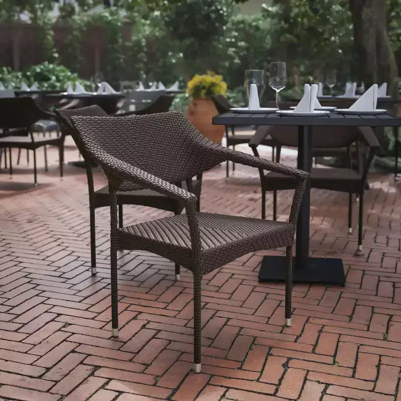 Chaise de patio empilable de qualité commerciale Flash Furniture Jace, chaise de salle à manger de patio en rotin PE tout temps