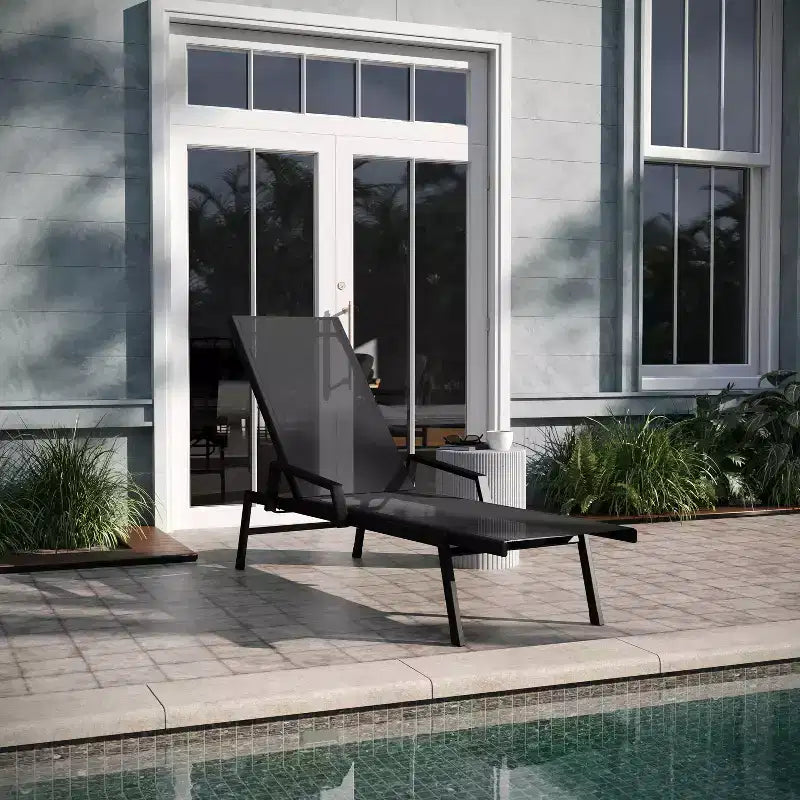 Chaise longue de patio réglable 5 positions en textilène Emma et Oliver avec accoudoirs et cadre en métal
