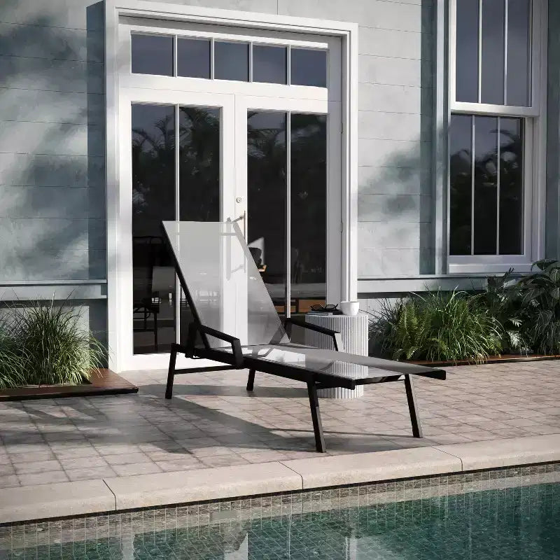 Chaise longue de patio réglable 5 positions en textilène Emma et Oliver avec accoudoirs et cadre en métal