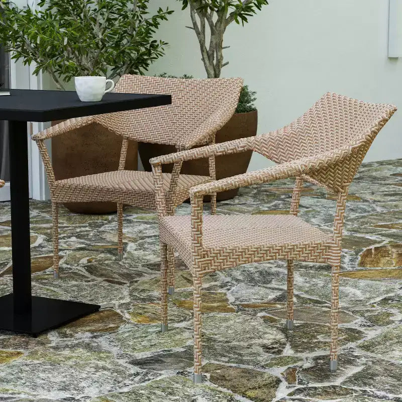 Chaise de salle à manger de patio moderne en rotin synthétique résistant à la décoloration et aux intempéries avec cadre en acier renforcé Merrick Lane