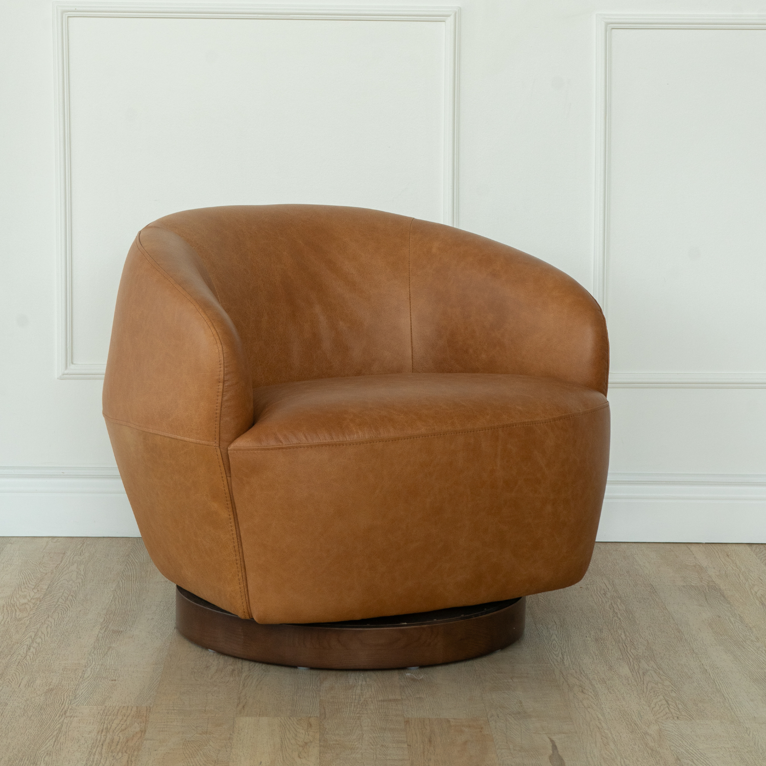 Classic Leather Lounge Chair with Swivel, Round | Distressed Finish