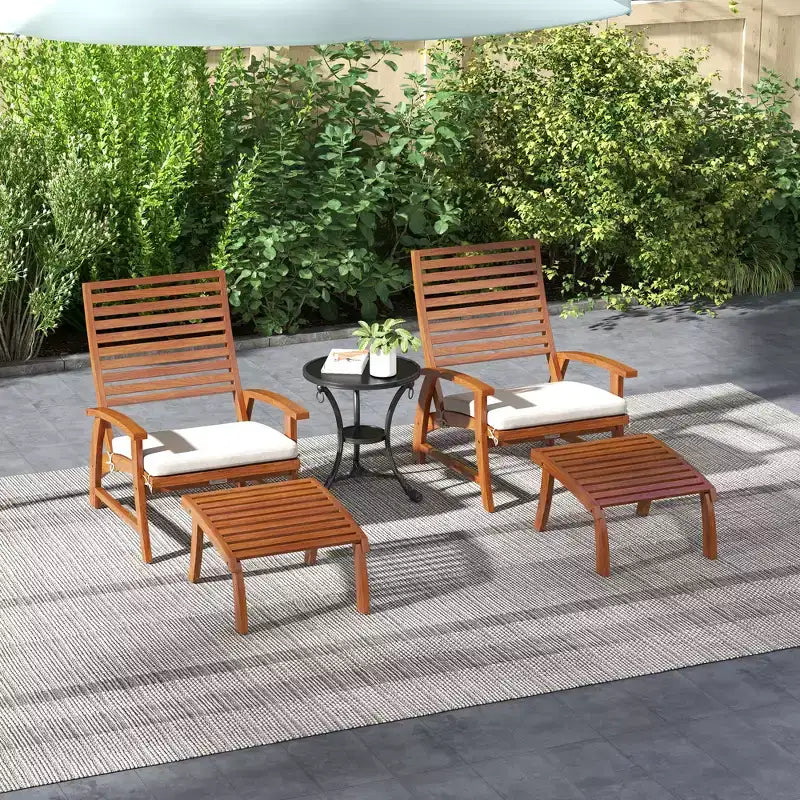 Ensemble de mobilier de patio 4 pièces Outsunny, 2 chaises avec coussins et poufs, assise et dossier en bois d'acacia à lattes, blanc crème