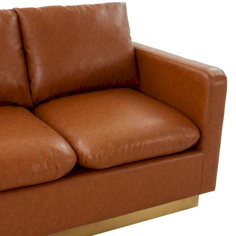 Causeuse en cuir moderne LeisureMod Nervo avec base et coussins dorés - 55,9