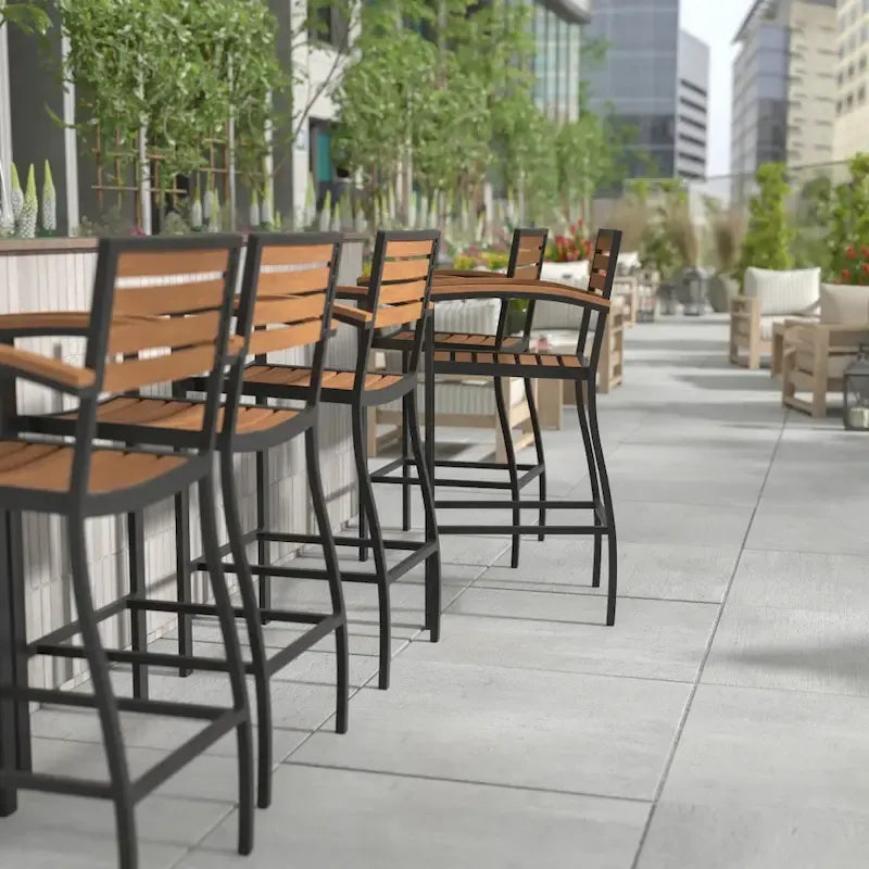 Tabouret de bar d'extérieur de qualité commerciale avec accoudoirs et lattes en poly-résine