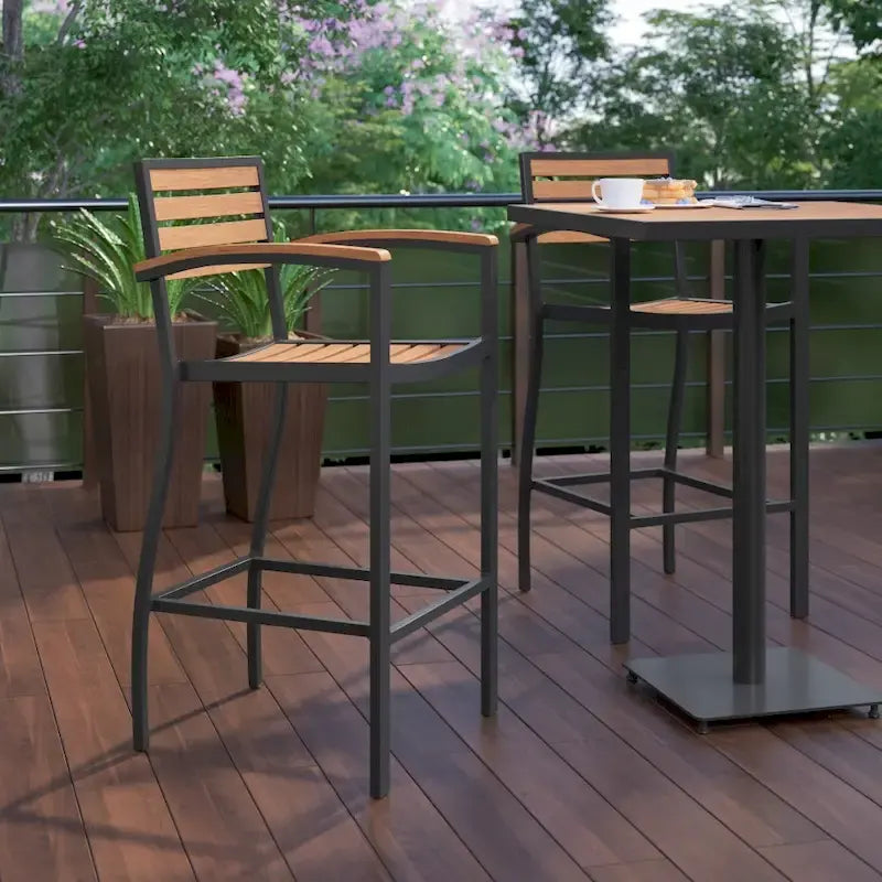 Tabouret de bar d'extérieur de qualité commerciale avec accoudoirs et lattes en poly-résine