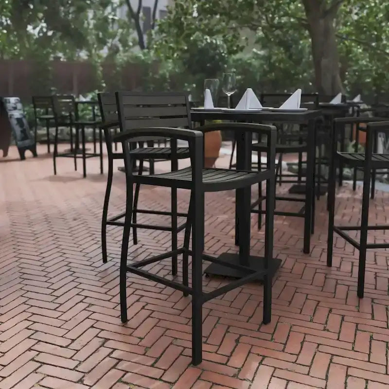 Tabouret de bar d'extérieur de qualité commerciale avec accoudoirs et lattes en poly-résine