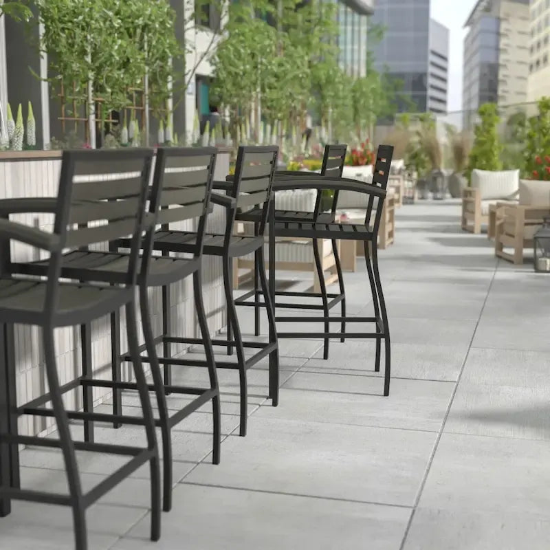 Tabouret de bar d'extérieur de qualité commerciale avec accoudoirs et lattes en poly-résine