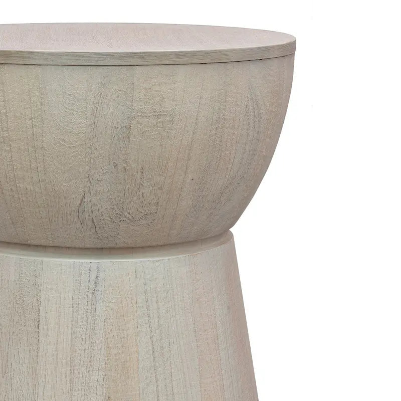 Table d'appoint sculptée en bois par East at Main