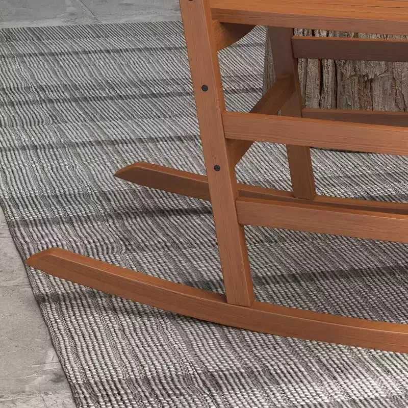 Ensemble de fauteuils à bascule en bois Outsunny, accoudoirs incurvés, dossier haut, table à lattes, ensemble de rockers d'extérieur