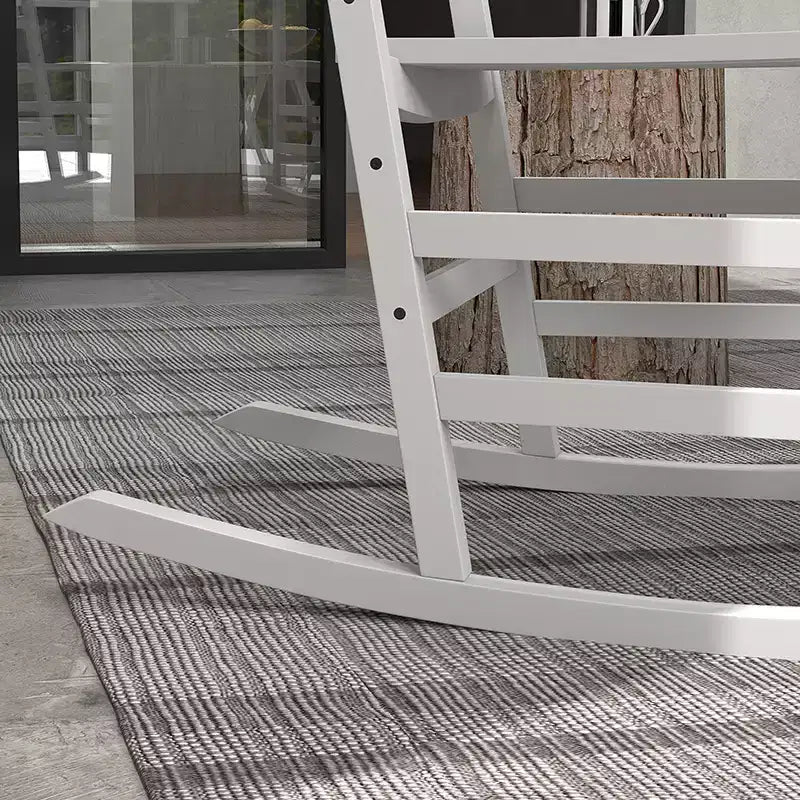 Ensemble de fauteuils à bascule en bois Outsunny, accoudoirs incurvés, dossier haut, table à lattes, ensemble de rockers d'extérieur