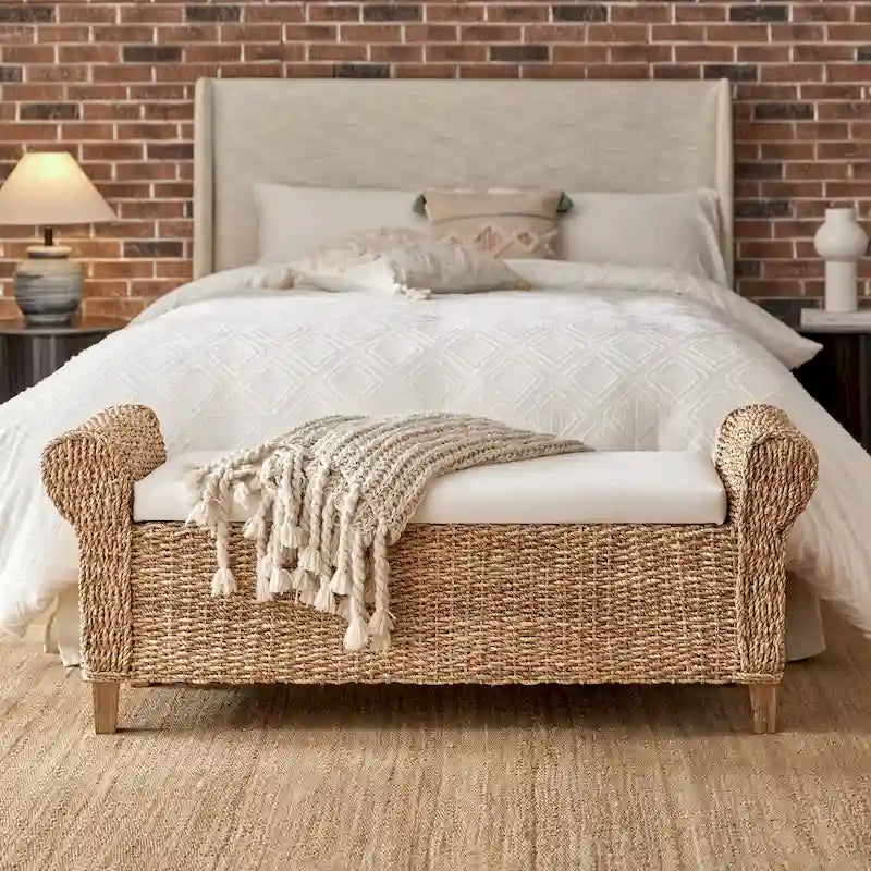 Banc de rangement en rotin de style bohème-ferme Bab avec motifs sculptés creux par HULALA HOME