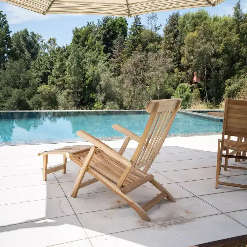 Chaise longue d'extérieur en teck huilé avec repose-pieds - modèle nordique