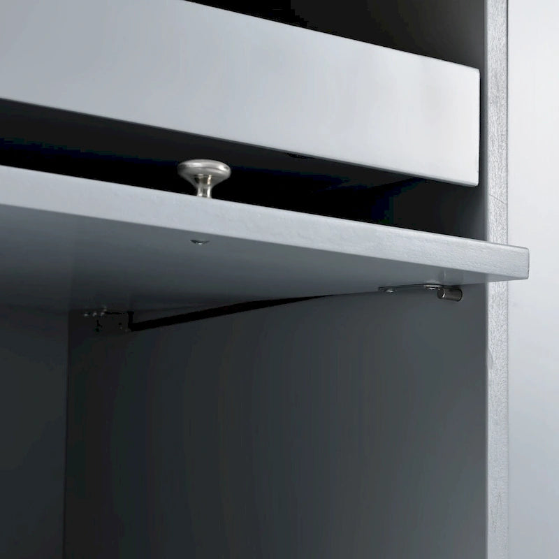 Îlot de cuisine avec surface à rabat, éclairage LED, portes en verre cannelé, étagère réglable, deux tiroirs et roulettes.